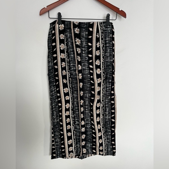 VI petite Floral Pocket skirt Black and cream size small - Picture 4 of 6